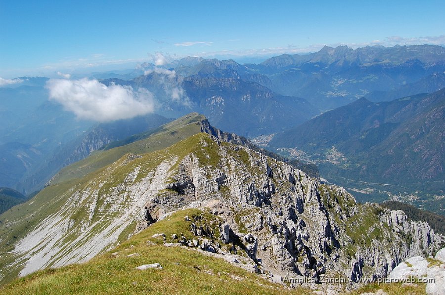 06 Dalla cima di Menna il panorama verso ovest.JPG